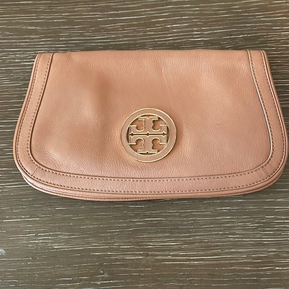 Tory Burch Handbags - Tory Burch Tan Amanda Logo Crossbody
